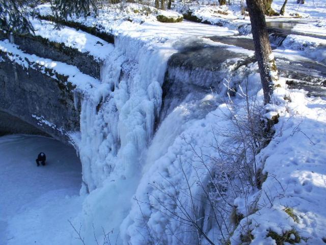 Готель Le Jura En Toutes Saisons Piscine, Spa, Location Vtt, Balades 2Cv, Climatisation Bonlieu Екстер'єр фото